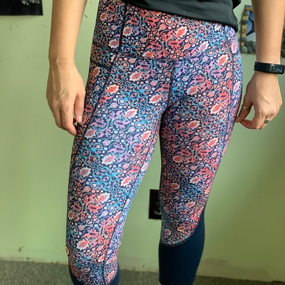 NEW Athleta “high rise tapestry” capri - Picture 6 of 12